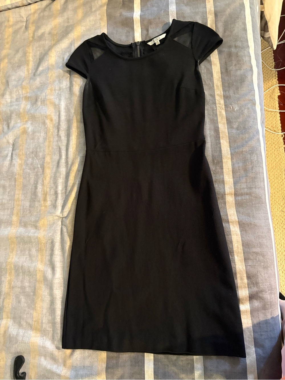 BB Dakota Black Cap-Sleeve Sheath Dress